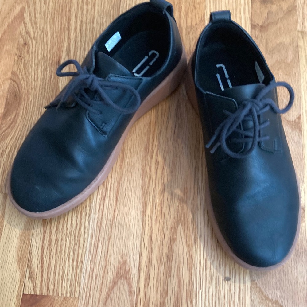 Nearly new casual shoes great condition!